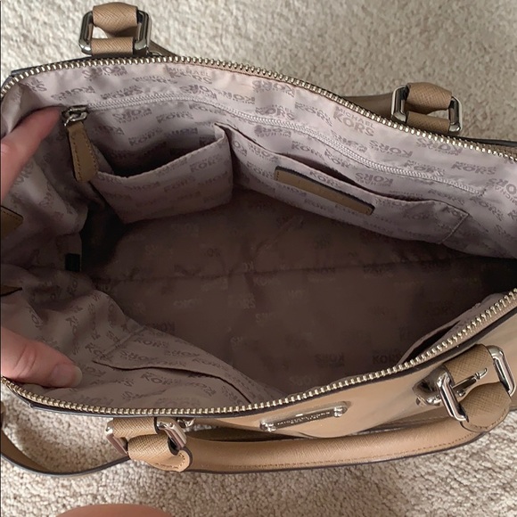 Large Michael Kors handbag - Picture 2 of 3
